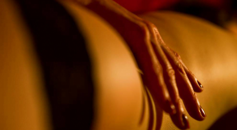 4 conseils pour un massage érotique réussi