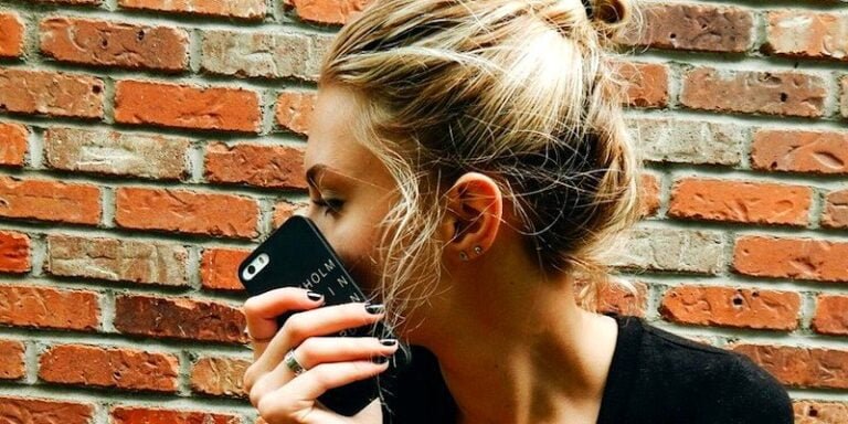 Lorsqu&rsquo;un garçon ne répond pas à son texte, une fille aura 55 idées absurdes! 40 est un grand classique …