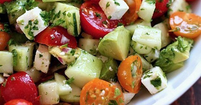 Cette salade aplatit l&rsquo;estomac et les intestins