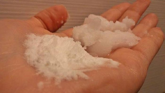 Lavez votre visage avec de l&rsquo;huile de coco et du bicarbonate de soude 3 fois par semaine … Votre peau l&rsquo;appréciera!