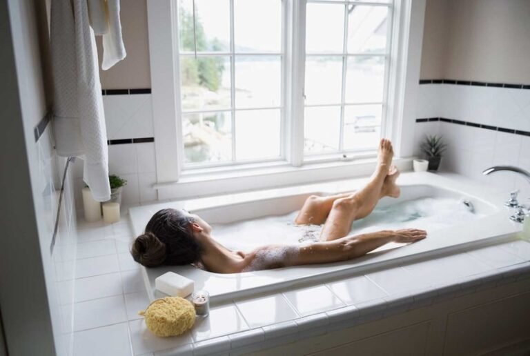 Bonne nouvelle: prendre un bain chaud, marcher 30 minutes brûlera beaucoup de calories!