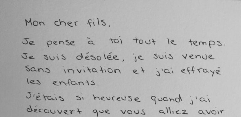 Il a détesté et ignoré sa mère toute sa vie, mais quand elle est morte, il a reçu une lettre, la vérité dans la lettre l&rsquo;a fait pleurer!