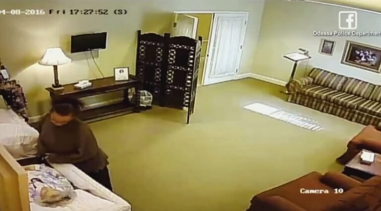 Dans une salle ludique, des caméras de surveillance ont capturé une scène incroyable … Lorsqu&rsquo;une femme s&rsquo;approche du cercueil, faites attention à ce qu&rsquo;elle va faire! impossible!