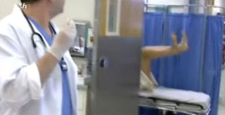 Le médecin a entendu les cris de la femme enceinte, mais faites attention à ses jambes, c&rsquo;était incroyable!