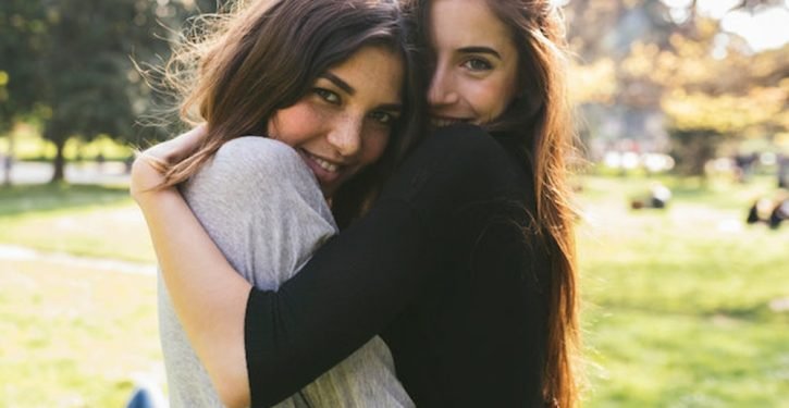 Ces deux signes du zodiaque sont les meilleurs amis du monde