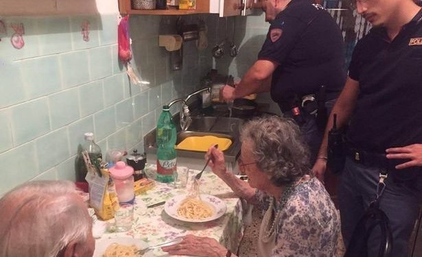 Le voisin a entendu les cris et les cris dans la maison du couple de retraités. Ce que la police a trouvé vous rendra triste