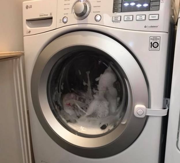 Une petite fille est restée coincée dans la machine à laver et personne ne l&rsquo;a entendue crier