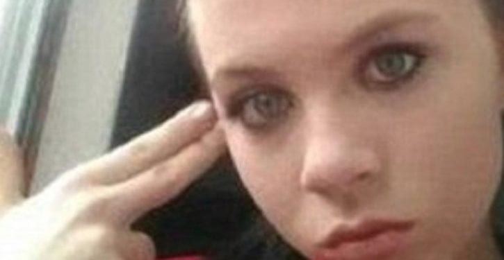 Une fille s&rsquo;est suicidée à 14 ans – son père a invité un harceleur à des funérailles