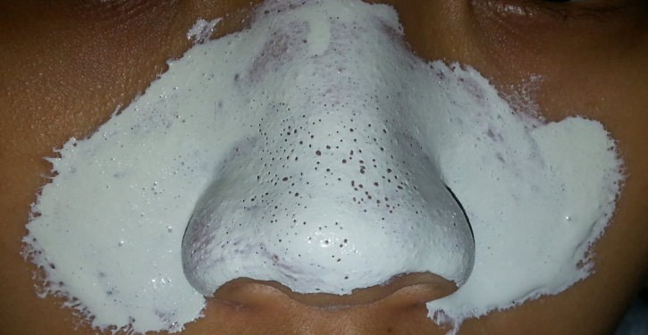 Ce masque à deux composants peut éliminer les points noirs