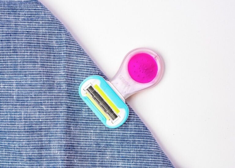 Si vous souhaitez vous raser les poils pubiens, lisez ce livre!