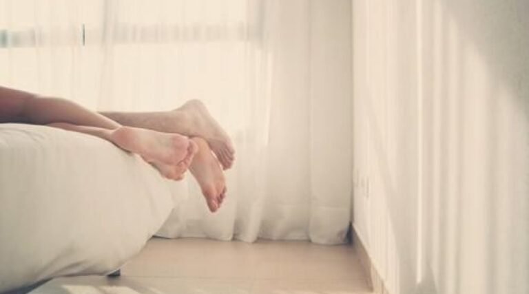 Devriez-vous uriner avant ou après un rapport sexuel? Les experts répondent aux questions que tout le monde se pose