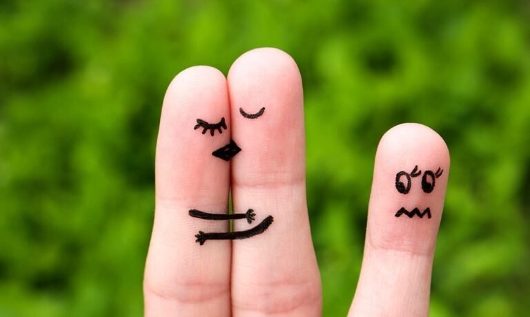 cela peut faire mal de voir votre ex avec quelqu&rsquo;un d&rsquo;autre pour de nombreuses raisons, vous n&rsquo;êtes pas seul