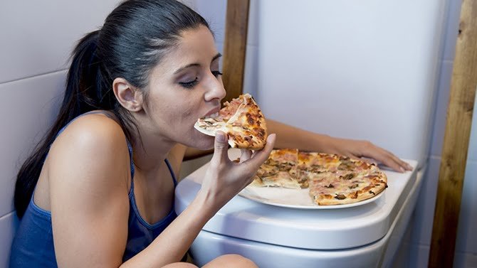 Comment arrêter de manger des crises de boulimie (5 étapes pour l’arrêter)