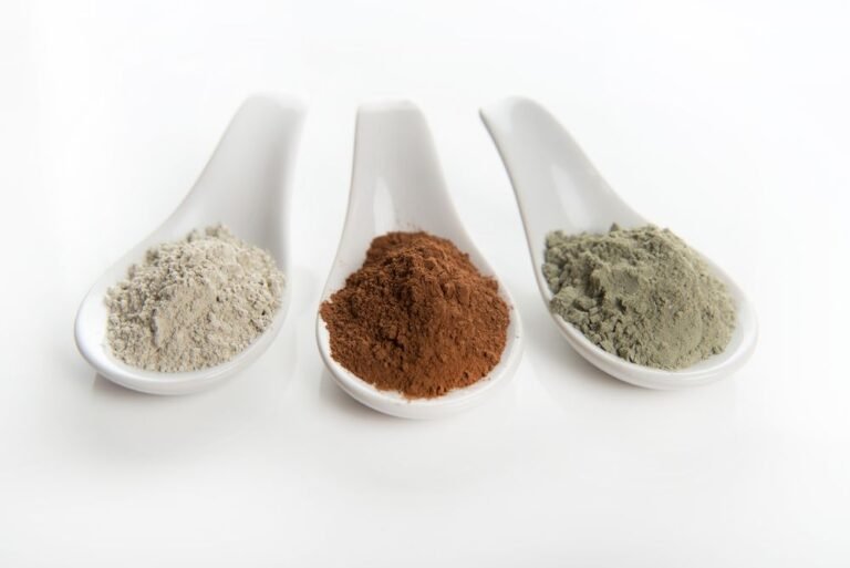 Comment utiliser l’argile bentonite pour l’acné, la digestion, la désintoxication, etc.