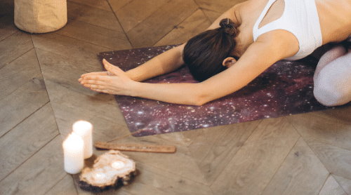 4 meilleurs tapis de yoga sains et écologiques + Comment en choisir un