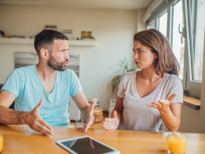 Signes que vous avez un partenaire extrêmement jaloux