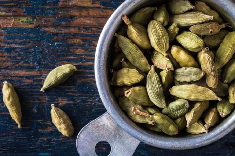 Conseils ayurvédiques : 5 bonnes raisons d&rsquo;ajouter immédiatement de la cardamome à votre alimentation