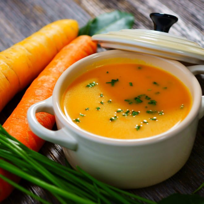 Recette de soupe végétalienne aux carottes et au gingembre