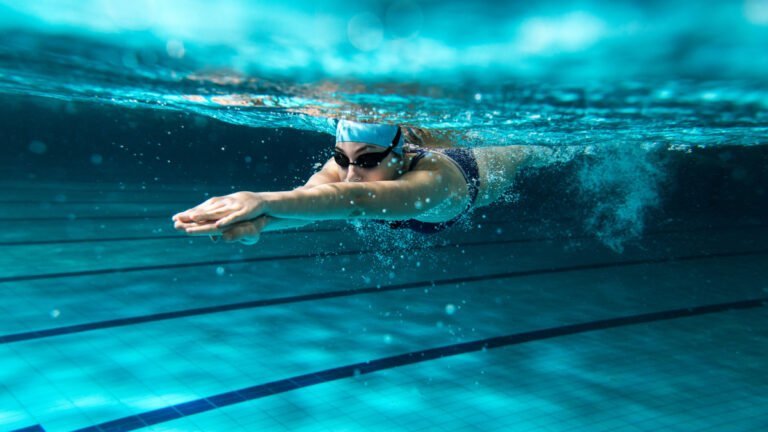 Meilleurs exercices de natation pour perdre du poids en été